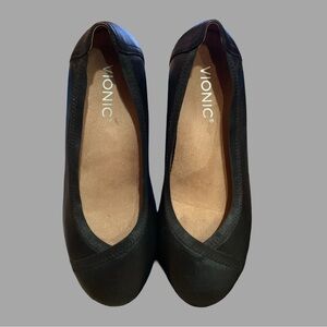 Vionic Women's Caroll Flat Shoes, Black, 6 M US Comfort Every Day Travel Casual